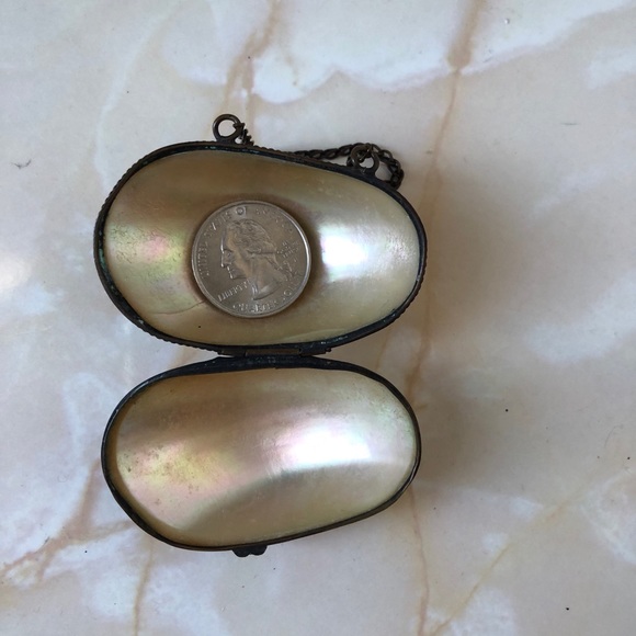 Antique abalone shell coin purse - Picture 6 of 10